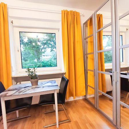 Modernes Zimmer Am Park Mit Garten, Huehner & Enten München Exteriör bild