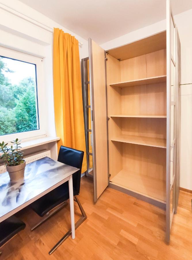 Modernes Zimmer Am Park Mit Garten, Huehner & Enten München Exteriör bild