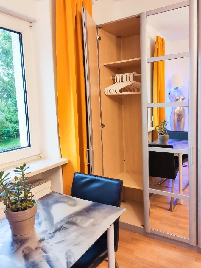Modernes Zimmer Am Park Mit Garten, Huehner & Enten München Exteriör bild